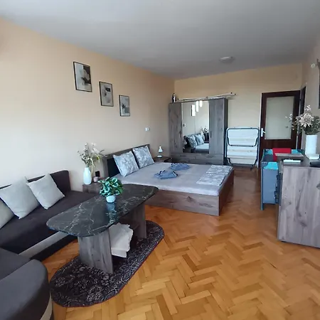 за гости меркурий Appartement Veliko Tarnovo